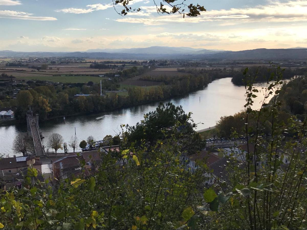 Hotel La Roulotte Des Bords De Saone Massieux Esterno foto